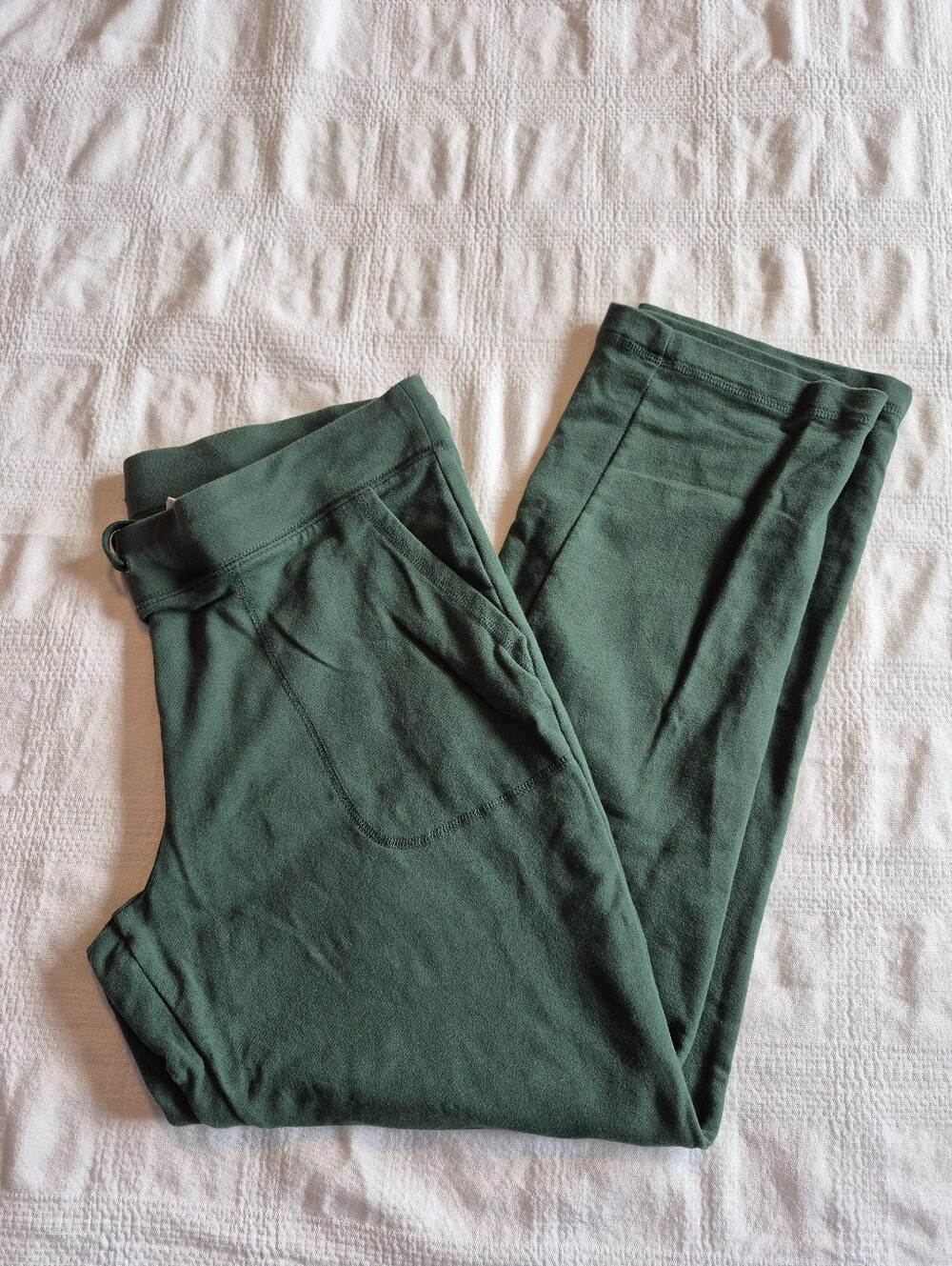 L. L. Bean women's Medium Petit Ultrasoft green pull on joggers VGUC